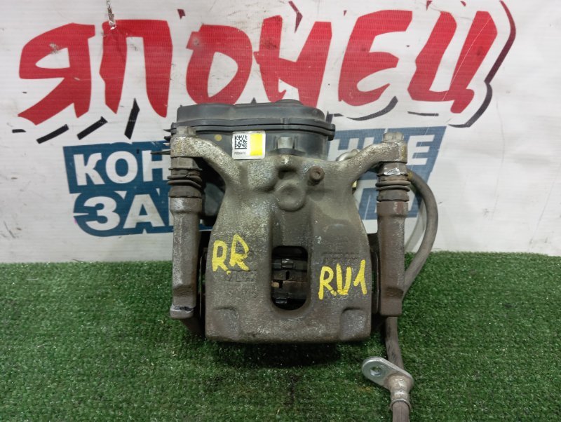 Суппорт HONDA VEZEL RU1 L15B задний правый (б/у)
