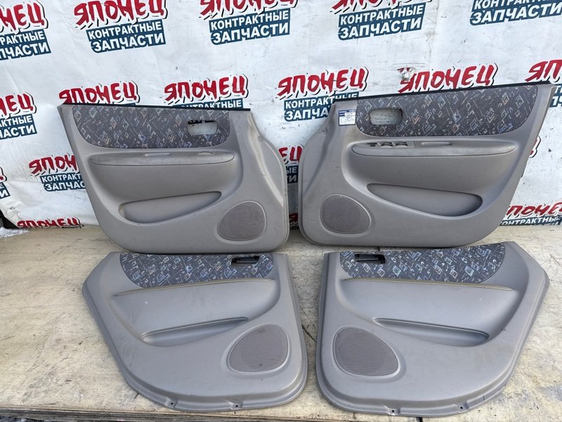 Обшивка двери TOYOTA COROLLA SPACIO AE111 4A-FE (б/у)