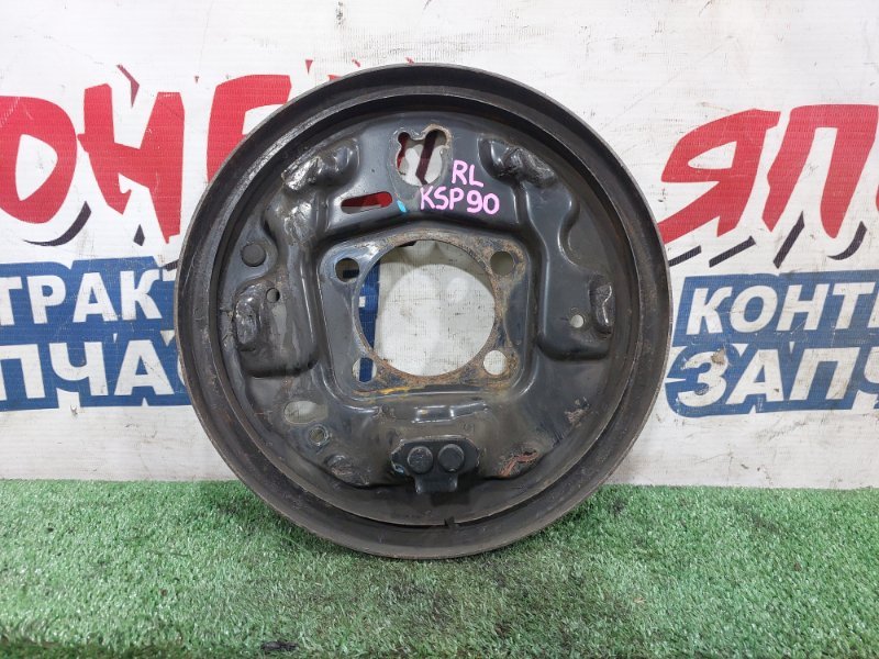 Щиток тормозного механизма TOYOTA VITZ KSP90 1KR-FE задний левый (б/у)