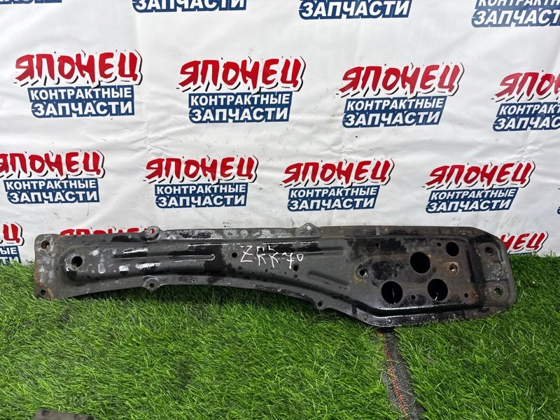 Балка продольная TOYOTA VOXY ZRR70 3ZR-FE передняя (б/у)