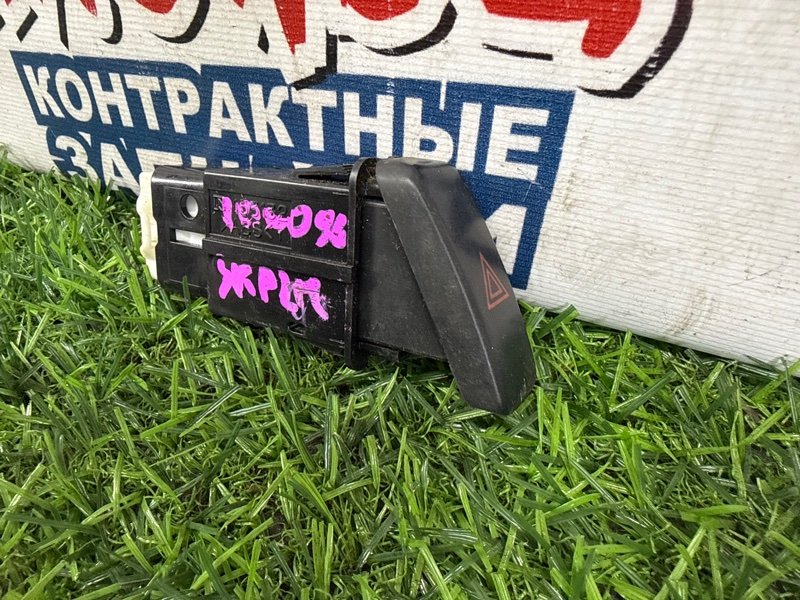 Кнопка аварийной сигнализации MAZDA BONGO SKP2M L8 (б/у)