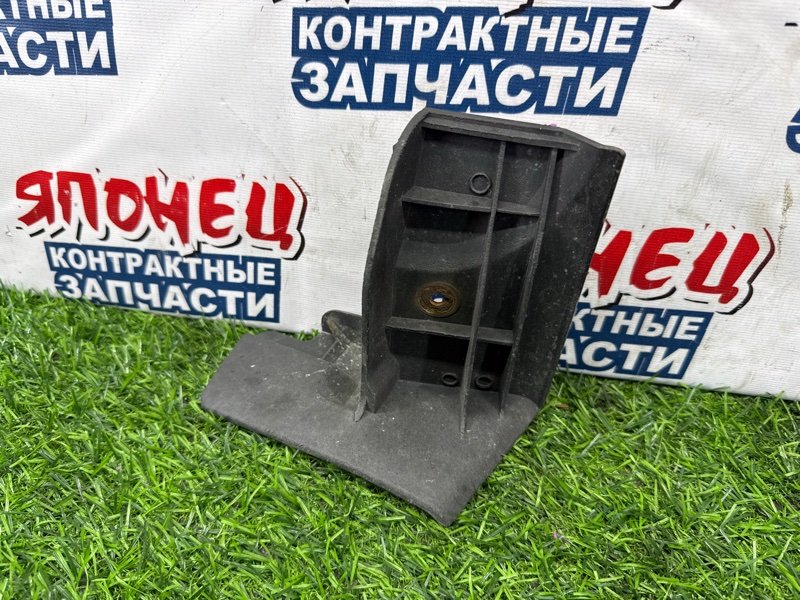 Брызговик TOYOTA COROLLA FIELDER NZE164 1NZ-FE задний правый (б/у)