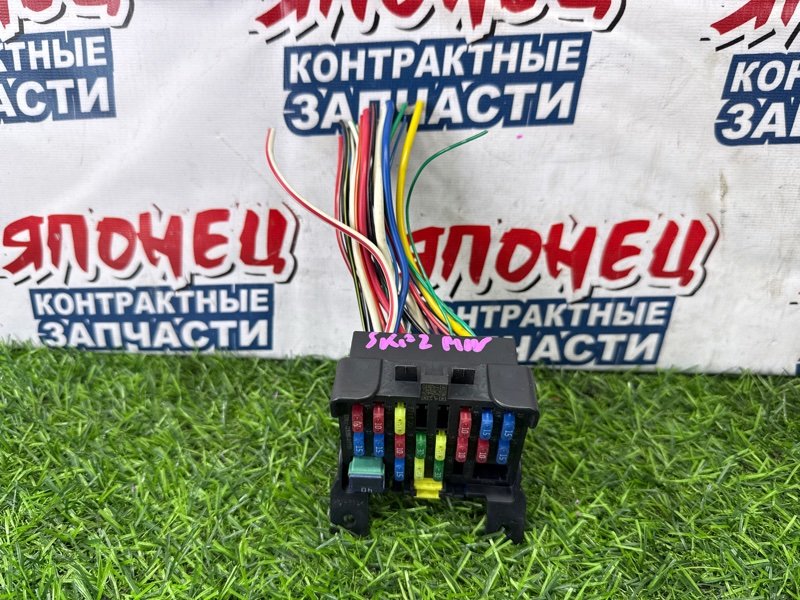 Блок предохранителей салона NISSAN VANETTE SKP2MN L8 (б/у)