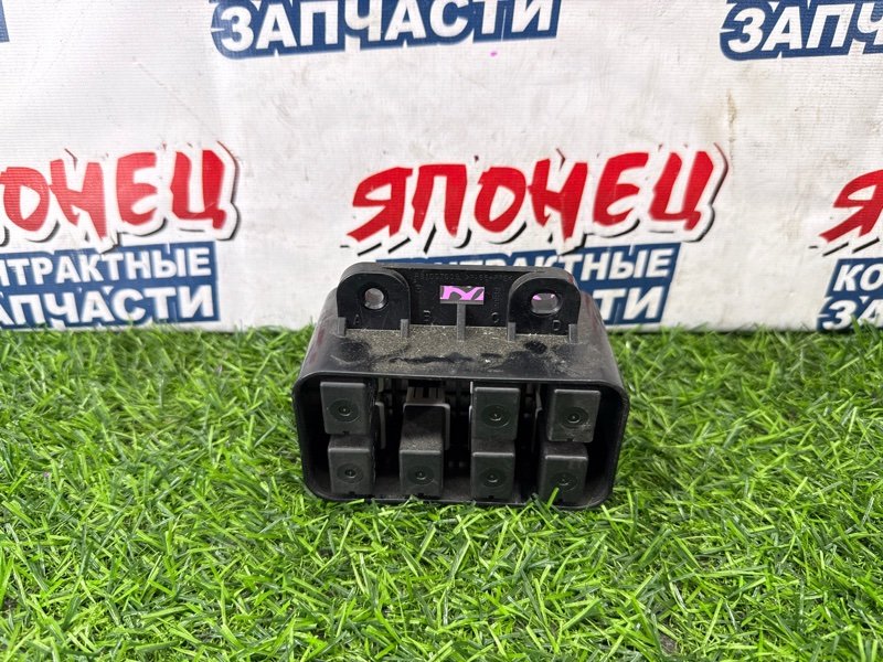 Блок реле NISSAN VANETTE SKP2MN L8 (б/у)