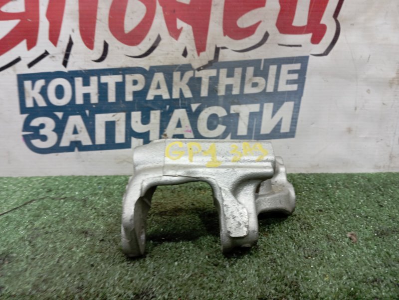 Кронштейн опоры двигателя HONDA FIT GP1 LDA задний (б/у)