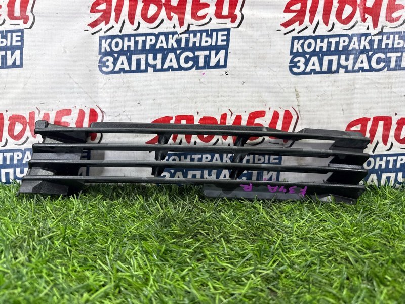 Заглушка бампера MITSUBISHI DIAMANTE F31A 6G73 передняя правая (б/у)