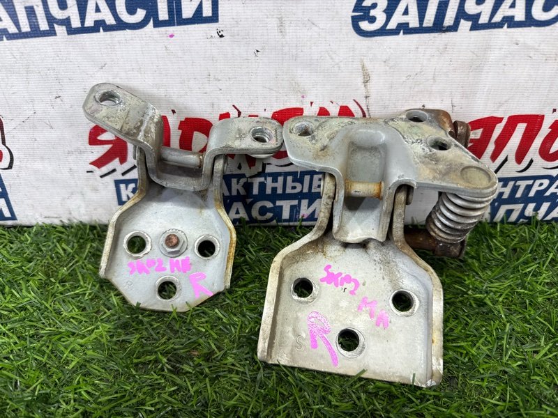 Петля двери NISSAN VANETTE SKP2MN L8 передняя правая (б/у)