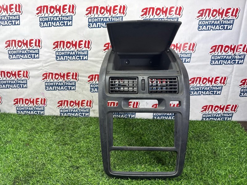 Консоль магнитофона TOYOTA IPSUM SXM10 3S-FE (б/у)