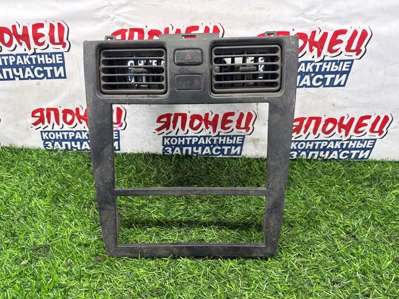 Консоль магнитофона TOYOTA CALDINA AT211 7A-FE (б/у)