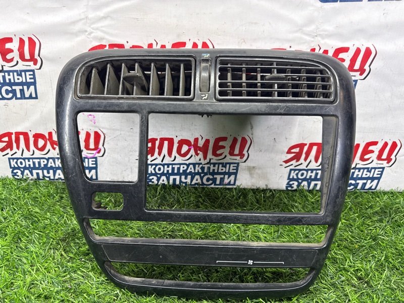 Консоль магнитофона TOYOTA CARINA AT192 7A-FE (б/у)