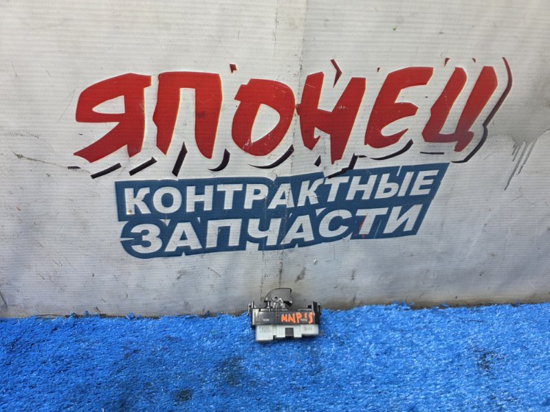 Кнопка стеклоподъемника TOYOTA PORTE NNP15 1NZ-FE задняя левая (б/у)