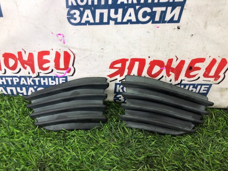 Заглушка бампера MITSUBISHI DIAMANTE F34A 6A13 передняя (б/у)