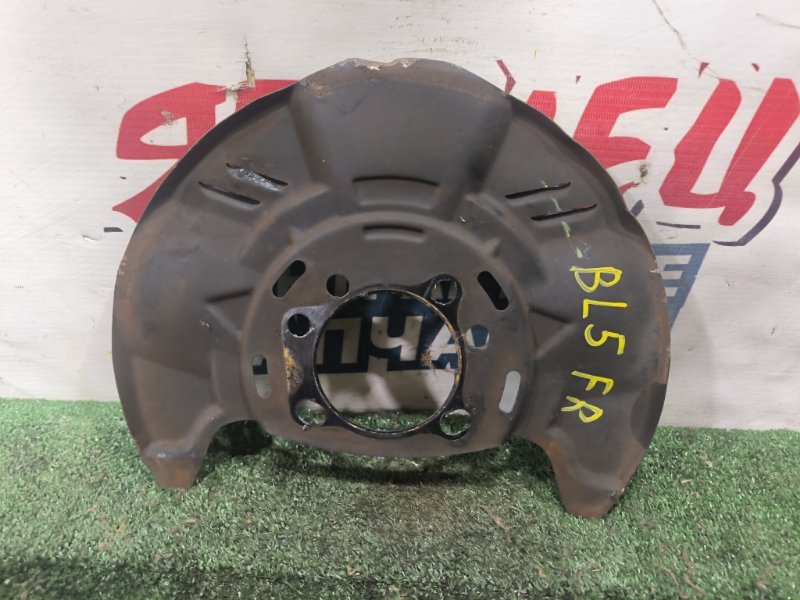 Щиток тормозного диска SUBARU LEGACY BL5 EJ20 передний (б/у)