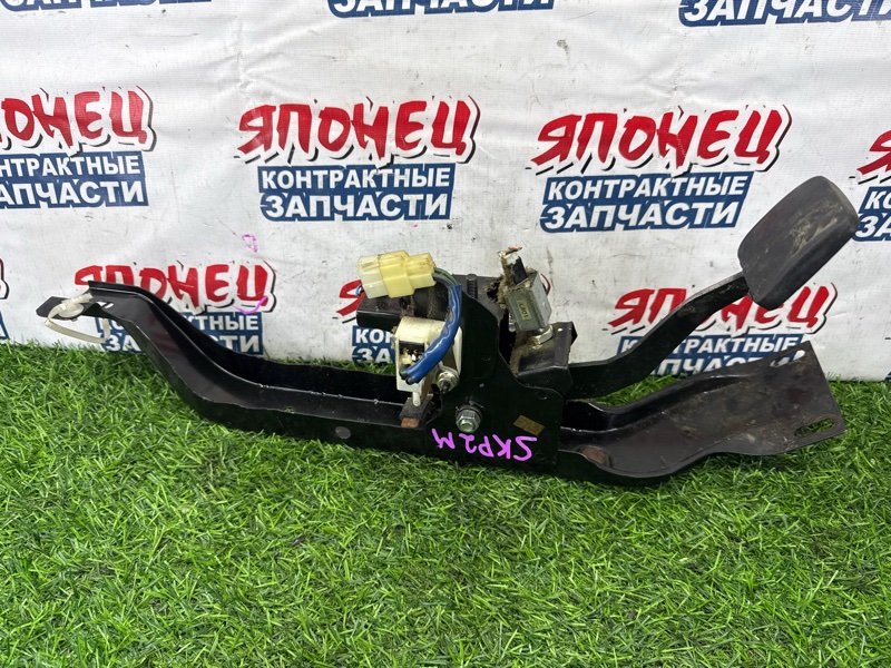Педаль сцепления MAZDA BONGO SKP2M L8 (б/у)