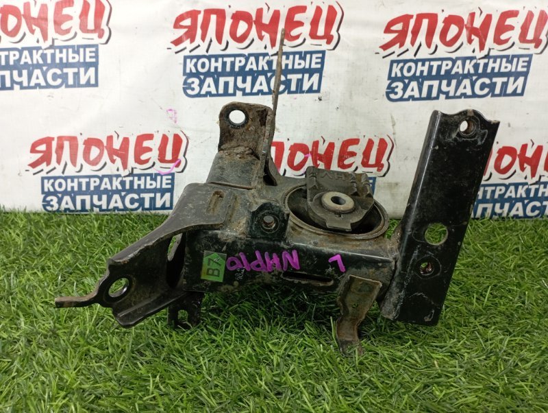 Подушка двигателя TOYOTA AQUA NHP10 1NZ-FXE левая (б/у)