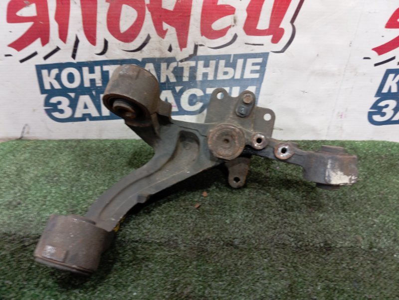 Цапфа HONDA STREAM RN6 R18A задняя правая (б/у)