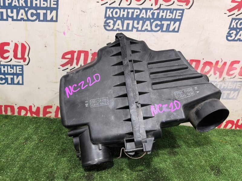 Корпус воздушного фильтра TOYOTA RAUM NCZ20 1NZ-FE (б/у)