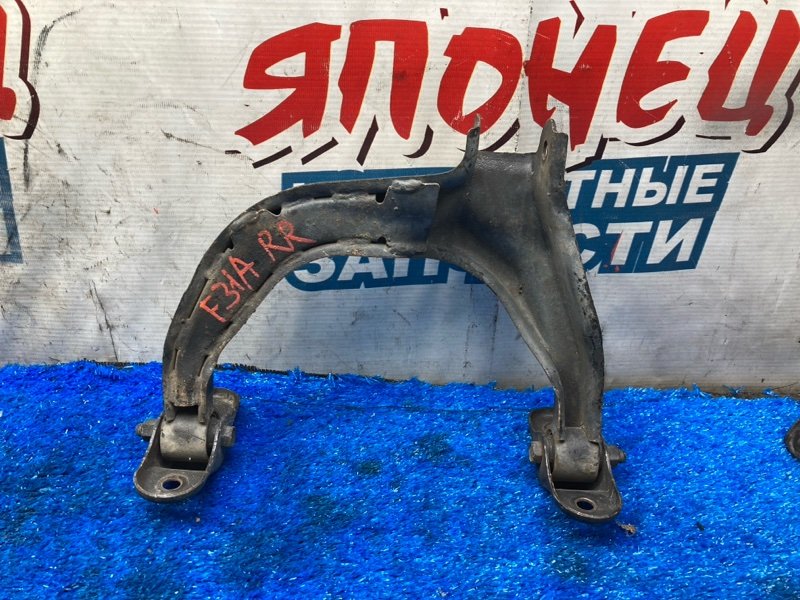 Рычаг верхний MITSUBISHI DIAMANTE F31A 6G72 задний правый (б/у)