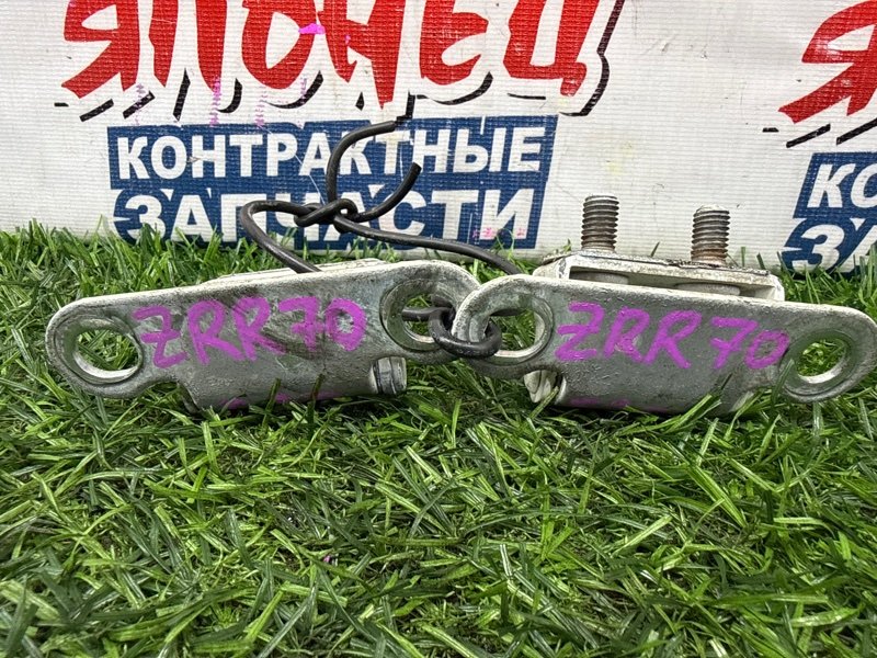 Петля двери багажника TOYOTA VOXY ZRR70 3ZR-FE (б/у)