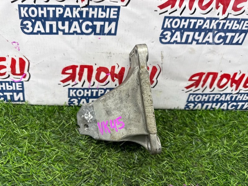 Кронштейн опоры двигателя NISSAN FUGA GY50 VK45DE правый (б/у)