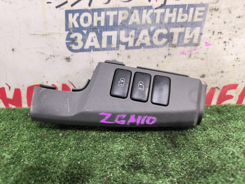 Кнопка открытия двери TOYOTA ISIS ZGM10 2ZR-FAE (б/у)