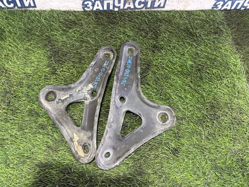 Крепление балки подвески TOYOTA WISH ZNE10 1ZZ-FE переднее (б/у)