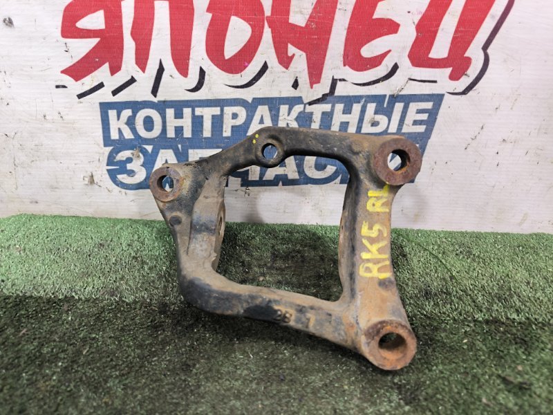 Крепление балки подвески HONDA STEPWGN RK5 R20A заднее левое (б/у)