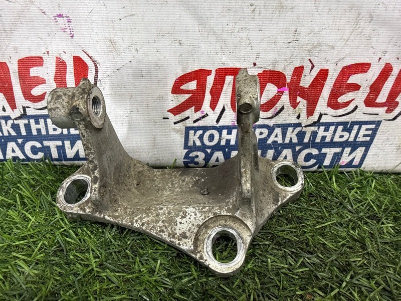 Кронштейн опоры двигателя HONDA STEPWGN RF3 K20A левый (б/у)