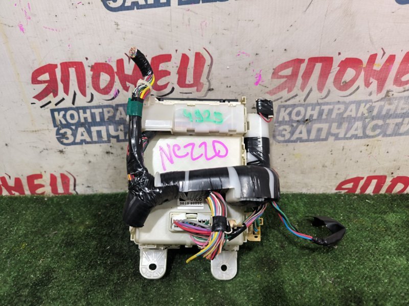 Блок предохранителей салона TOYOTA RAUM NCZ20 1NZ-FE (б/у)