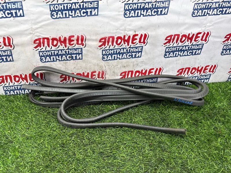 Уплотнитель двери ISUZU ELF NHR69E 4JG2 передний (б/у)