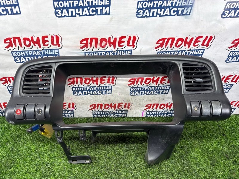 Консоль панели приборов ISUZU ELF NHR69E 4JG2 (б/у)
