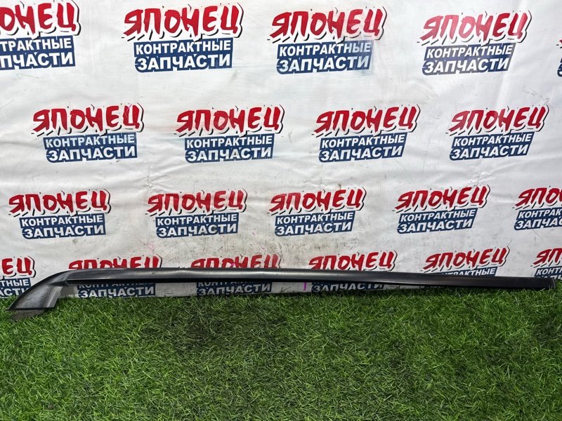 Молдинг лобового стекла TOYOTA NOAH AZR60 1AZ-FSE правый (б/у)