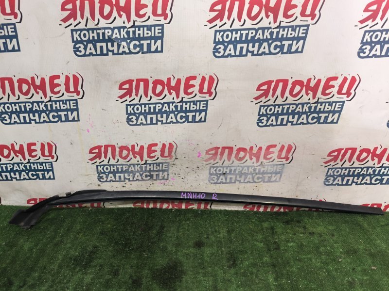 Молдинг лобового стекла TOYOTA ALPHARD MNH10 1MZ-FE передний правый (б/у)