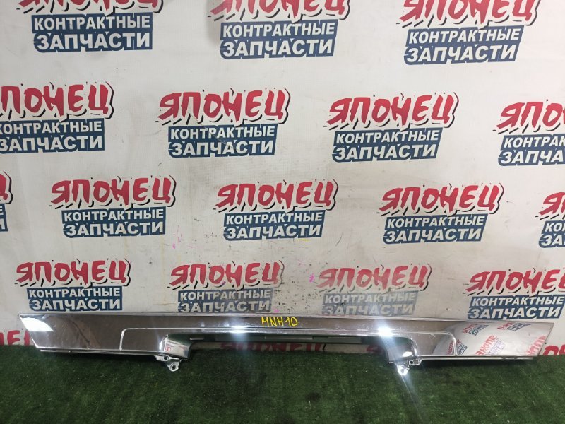 Накладка двери багажника TOYOTA ALPHARD MNH10 1MZ-FE (б/у)