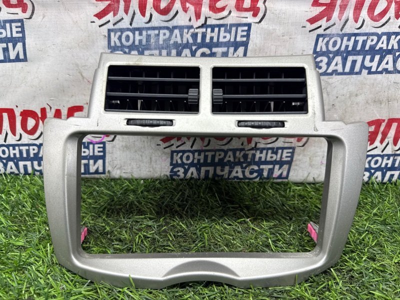 Консоль магнитофона TOYOTA VITZ SCP90 2SZ-FE (б/у)