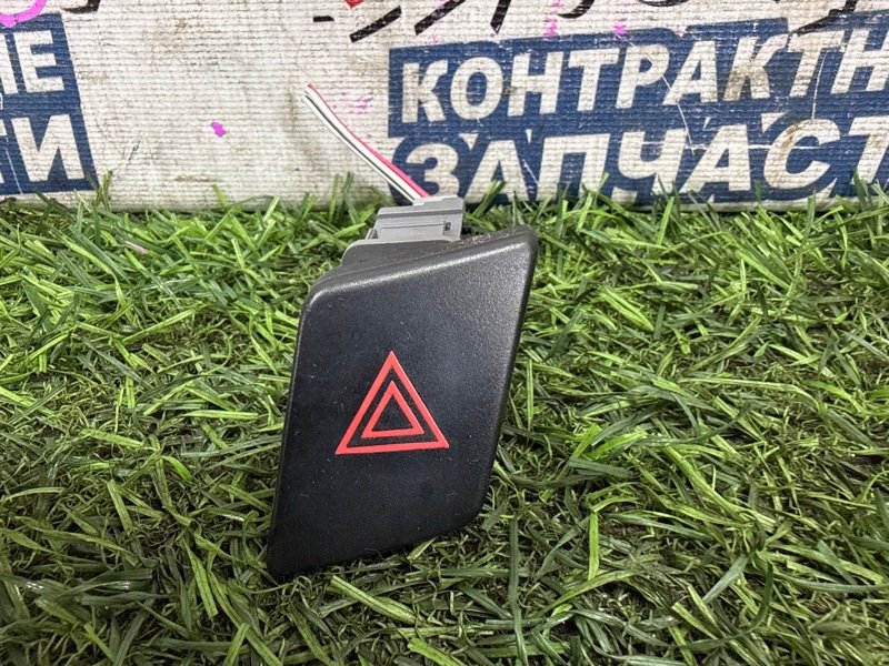 Кнопка аварийной сигнализации TOYOTA VITZ SCP90 2SZ-FE (б/у)