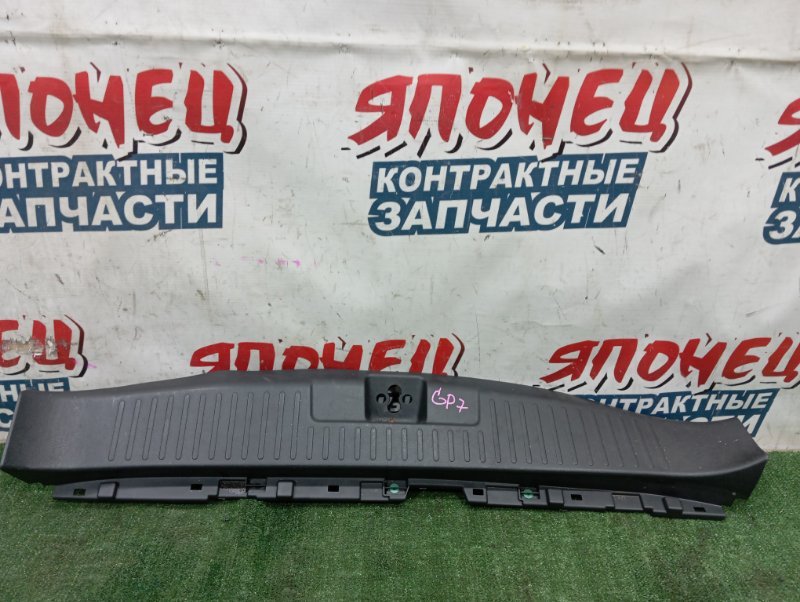 Накладка замка багажника HONDA SHUTTLE GP7 LEB (б/у)