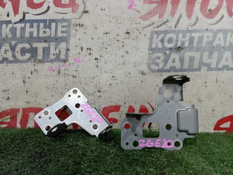 Крепление автомагнитолы TOYOTA WISH ZGE20 2ZR-FAE (б/у)
