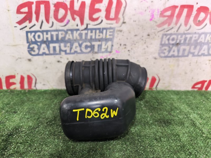 Патрубок воздушного фильтра SUZUKI ESCUDO TD62W H25A (б/у)