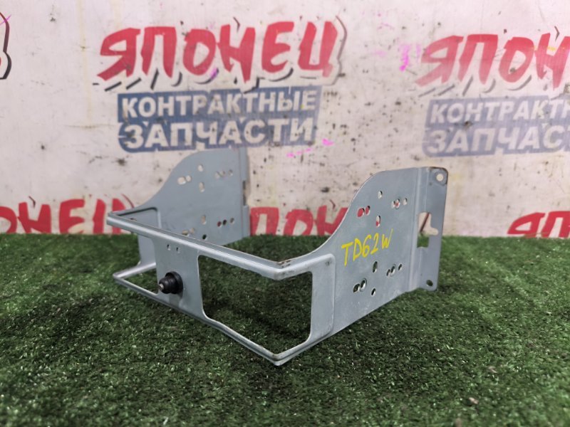 Крепление автомагнитолы SUZUKI ESCUDO TD62W H25A (б/у)