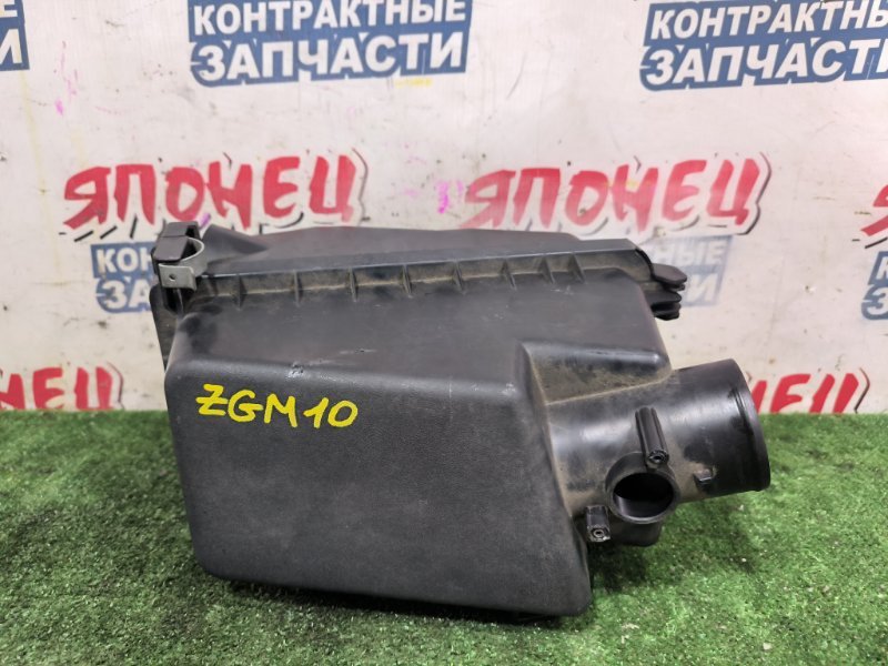 Корпус воздушного фильтра TOYOTA ISIS ZGM10 2ZR-FAE (б/у)