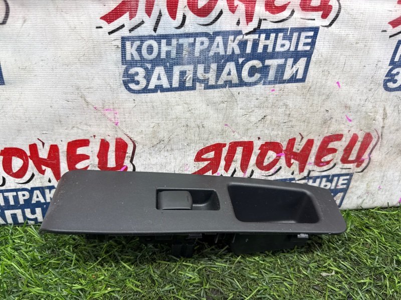 Кнопка стеклоподъемника NISSAN X-TRAIL NT31 MR20DE передняя левая (б/у)