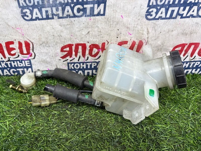 Бачок для тормозной жидкости ISUZU ELF NHR69E 4JG2 (б/у)