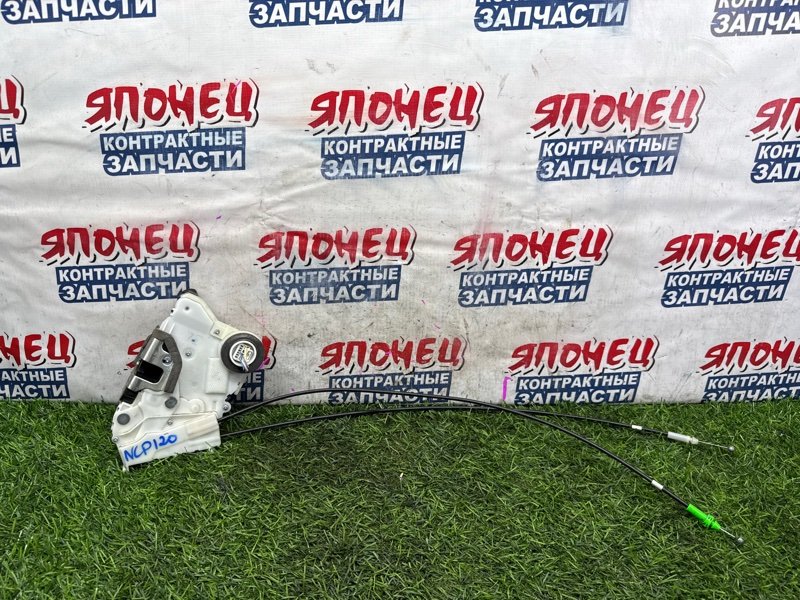 Замок двери TOYOTA RACTIS NCP120 1NZ-FE передний левый (б/у)