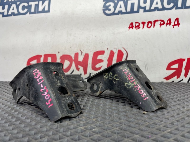 Кронштейны опор двигателя TOYOTA VITZ SCP10 1SZ-FE задние (б/у)