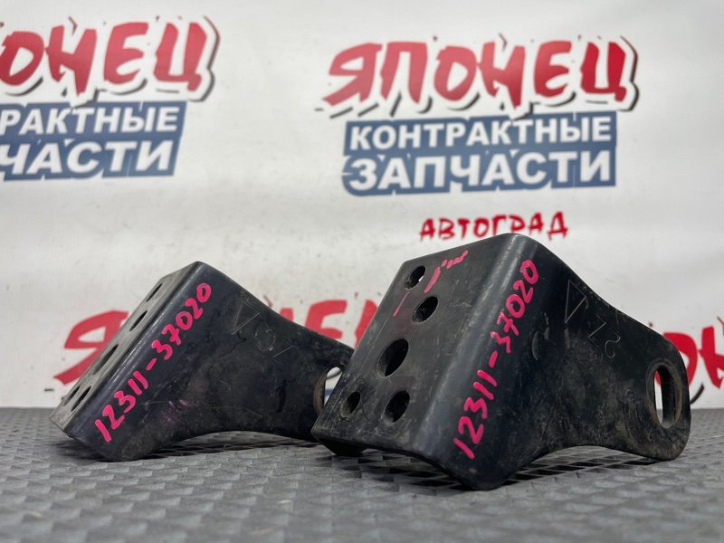 Кронштейны опор двигателя TOYOTA COROLLA AXIO ZRE142 2ZR-FE передние (б/у)