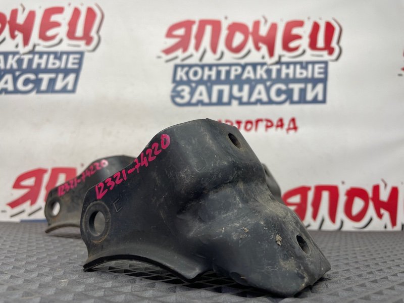 Кронштейны опор двигателя TOYOTA CAMRY SV41 3S-FE задние (б/у)