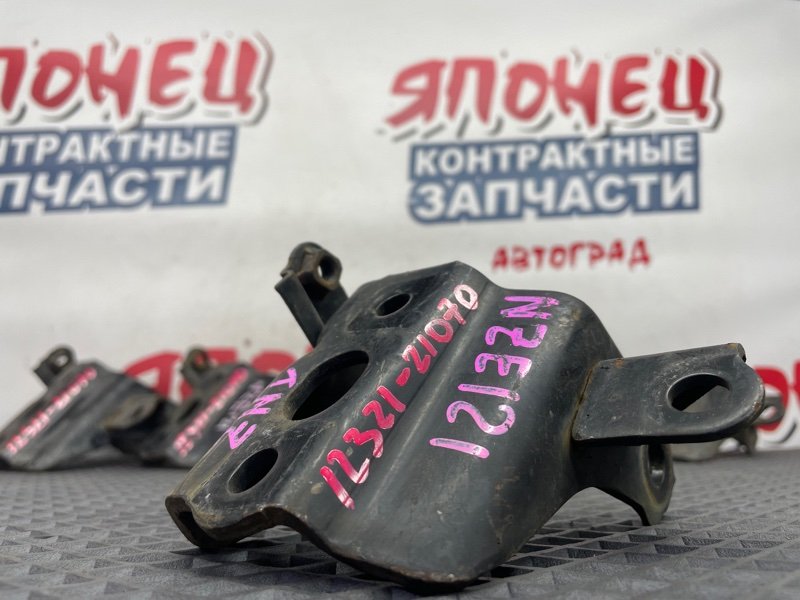 Кронштейн опоры двигателя TOYOTA COROLLA NZE121 1NZ-FE задний (б/у)