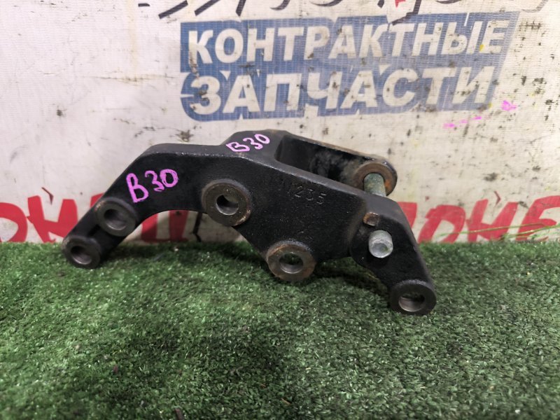 Кронштейн опоры двигателя NISSAN LAFESTA B30 MR20DE правый (б/у)