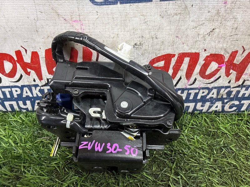 Замок двери багажника TOYOTA PRIUS ZVW30 2ZR-FXE (б/у)